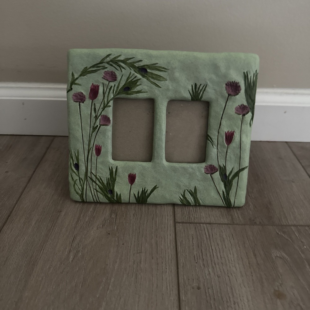 1997 Ceramic Photo Frame Embossed Flowers 2 Openings 2"x3"‎ Green painted Easel